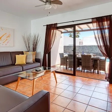Very Private 4 Bedroom Acebo With Electrically Heated Pool 别墅 普拉亚布兰卡