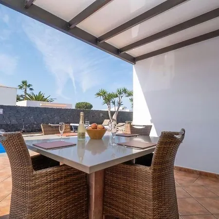 Very Private 4 Bedroom Acebo With Electrically Heated Pool * 普拉亚布兰卡