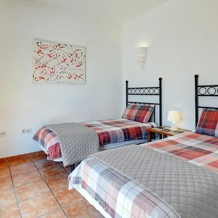 Very Private 4 Bedroom Acebo With Electrically Heated Pool 别墅 *