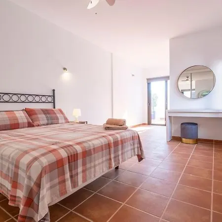 别墅 Very Private 4 Bedroom Acebo With Electrically Heated Pool 普拉亚布兰卡