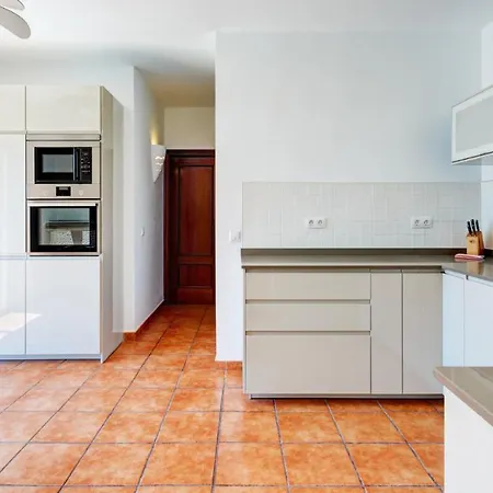 Very Private 4 Bedroom Acebo With Electrically Heated Pool 别墅