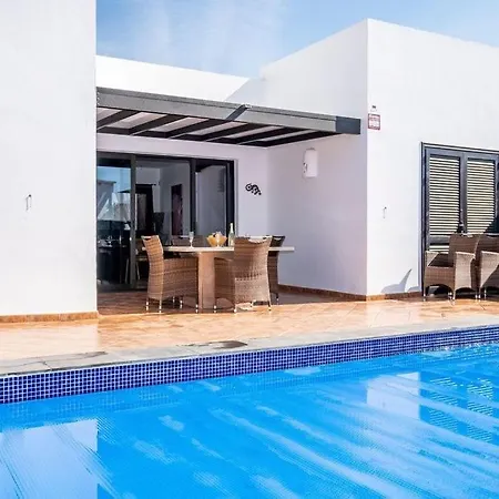 Very Private 4 Bedroom Acebo With Electrically Heated Pool * Playa Blanca (Lanzarote)