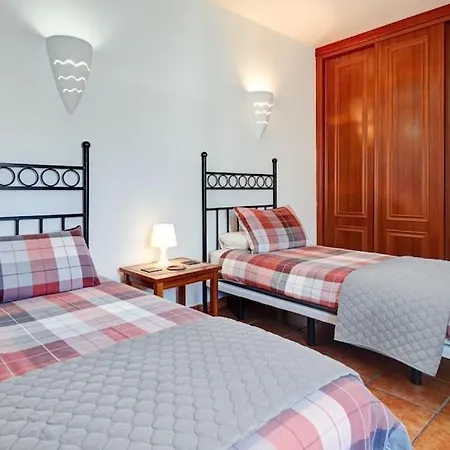 Very Private 4 Bedroom Acebo With Electrically Heated Pool