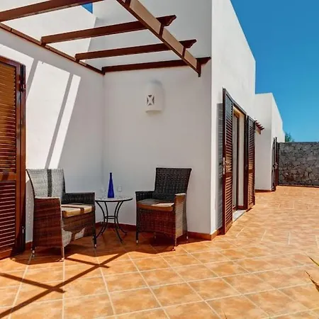Very Private 4 Bedroom Acebo With Electrically Heated Pool * Playa Blanca (Lanzarote)