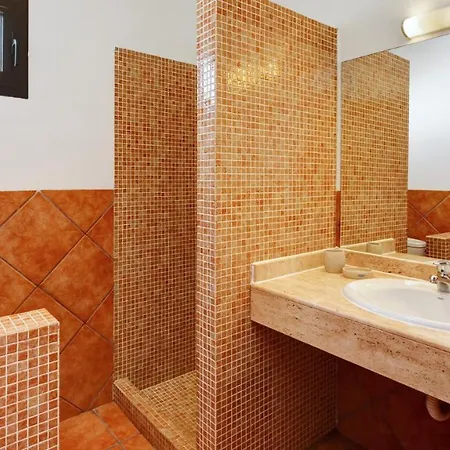 Very Private 4 Bedroom Acebo With Electrically Heated Pool * Playa Blanca (Lanzarote)