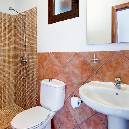 Very Private 4 Bedroom Acebo With Electrically Heated Pool Villa Playa Blanca (Lanzarote)