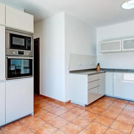 Very Private 4 Bedroom Acebo With Electrically Heated Pool *