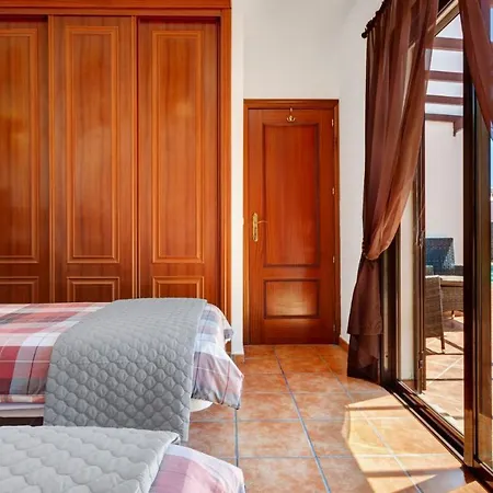 Very Private 4 Bedroom Acebo With Electrically Heated Pool