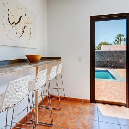 Very Private 4 Bedroom Acebo With Electrically Heated Pool Playa Blanca (Lanzarote)