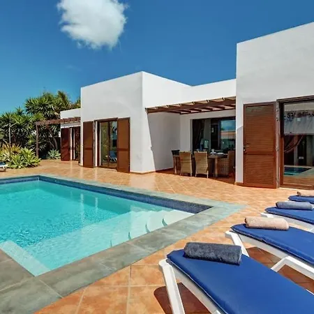 Very Private 4 Bedroom Acebo With Electrically Heated Pool Playa Blanca (Lanzarote)
